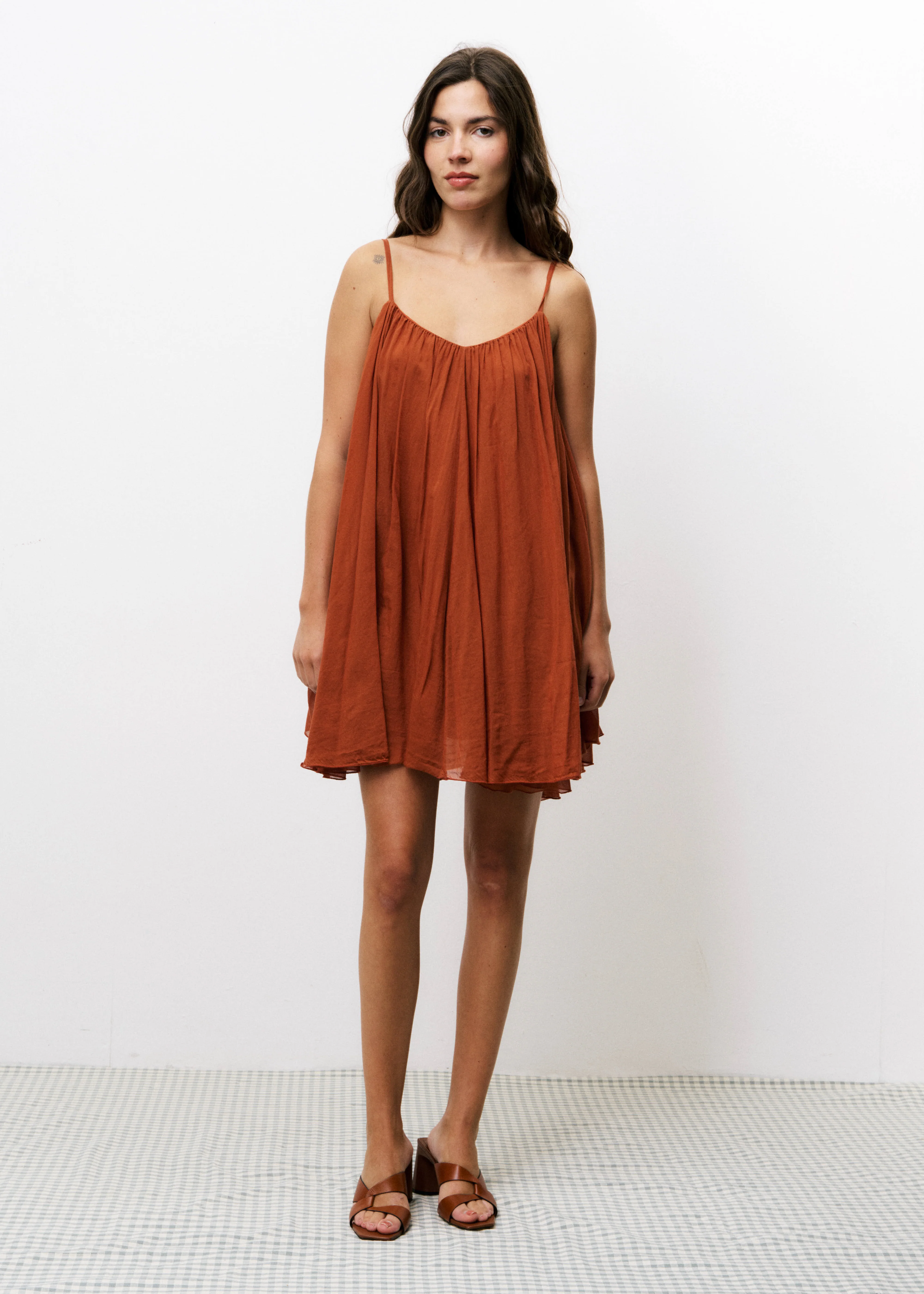 Robe NIHED Brique